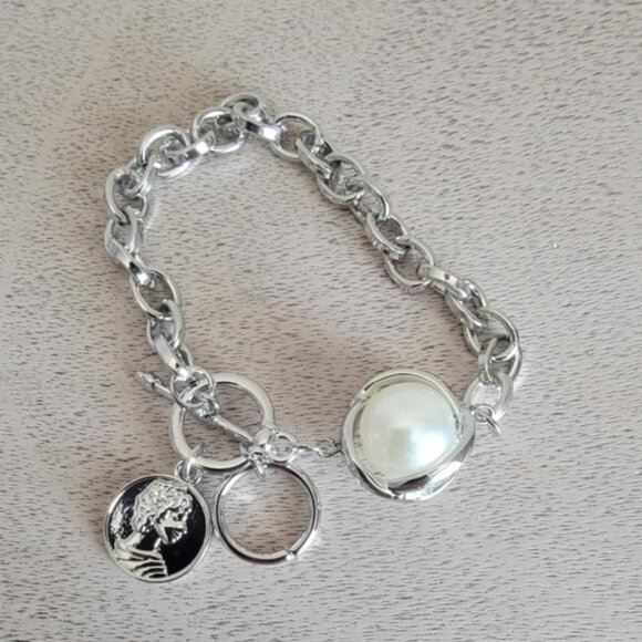 Silver Tone Faux Pearl Necklace & Bracelet Set - Picture 4 of 6
